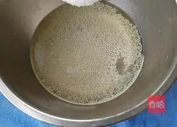 Illustration of how to make red date sugar cake 1