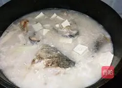 Illustration of how to make carp and tofu soup 4