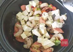 Illustration of how to make fried egg and radish soup 3