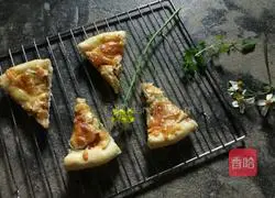 Illustration of how to make grilled sausage and vegetable pizza 11