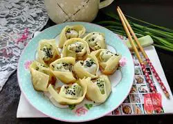 Illustration of how to make fried wontons with leeks and meat 8