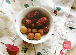 Illustration of how to make hawthorn and white fungus soup 2