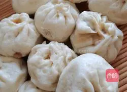 Illustration of how to make steamed cabbage and pork buns 20