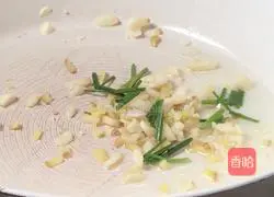 Illustration of how to make scrambled eggs with green and red peppers and mushrooms 11