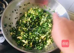 Illustration of how to make spring leek and egg dumplings 6