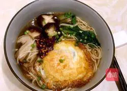 Illustration of how to make pork belly and egg noodles 5