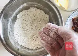 Illustration of how to make chia seed and red date scone 2