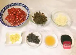Chengdu - Illustration of how to make dandan noodles 1