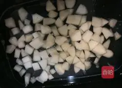 Illustration of how to make white radish and pear water 5