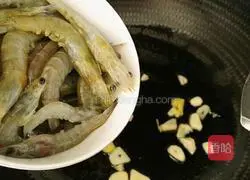 Illustration of how to make luffa, shrimp and tofu soup 7