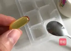 Illustration of how to make goat milk jelly cat snacks 7