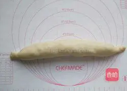 Illustration of how to make scallion pancakes 12