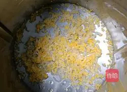 Illustration of how to make apple and white fungus double rice paste 5