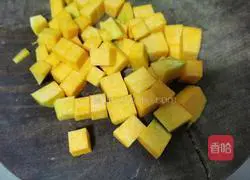 Peach gum pumpkin glutinous rice soup recipe 2