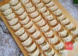 Illustration of how to make leek and pork dumplings 6