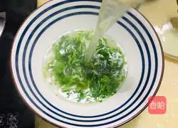 Illustration of how to make bone soup bamboo noodles 6