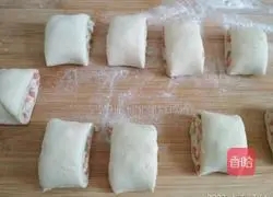 Illustration of how to make fried ham rolls 11