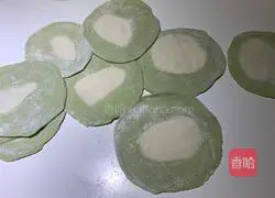 Illustration of how to make Baicai (cabbage) dumplings 13