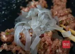 Illustration of how to make fried radish leaves 5