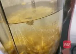Illustration of how to make fresh corn juice 6