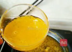 Illustration of how to make orange juice 8