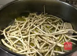 Illustration of how to make Houttuynia cordata old duck soup 7