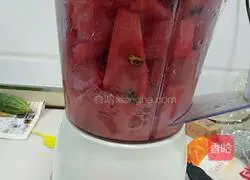 Illustration of how to make watermelon juice cold drink 3