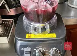 Illustration of how to make simple grape fruit drink 6