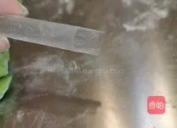 Illustration of how to make frog kidney bean buns 11