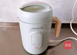 Illustration of how to make fragrant, smooth and delicate chrysanthemum and wolfberry soy milk 6