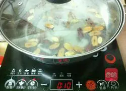 Illustration of making red dates, longan and astragalus tea 4