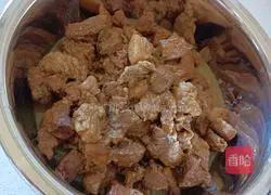 Illustration of how to make Roujiamo (steamed bun version) 13