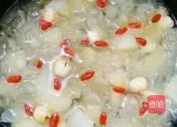 Tremella lotus seeds Illustration of how to make soup 8