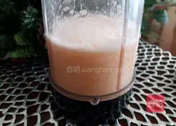 Illustration of how to make cantaloupe juice 4