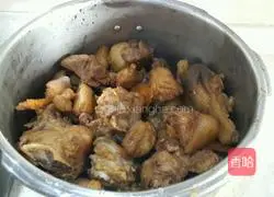 Illustration of how to make braised pig's feet 7