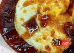 Illustration of how to make braised noodles with poached egg and chive oil 8