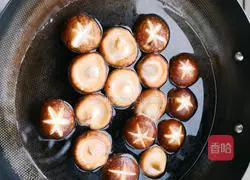 Xianggu Corn Spare Rib Soup Recipe Illustration 5