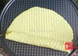 Illustration of how to make spinach juice egg rolls 10