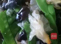 Illustration of how to mix snow peas with ears 5