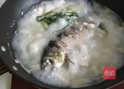 Illustration of how to make crucian carp tofu soup 10