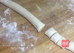 Illustration of how to make leek and pork dumplings 2