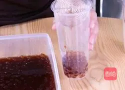 Illustration of how to make konjac crystal milk tea 6