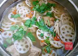 Illustration of how to make pork ribs and lotus root soup 9