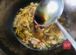 Hot and Sour Intestinal Soup Recipe Illustration 4