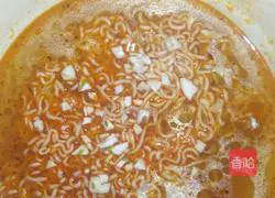 Illustration of how to make hot and sour noodles 2