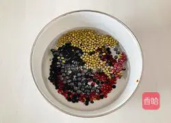 Illustration of three-color health-preserving soy milk 2