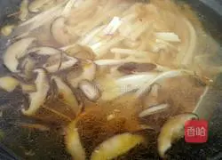 Illustration of making spicy and sour mushroom and tofu soup 5