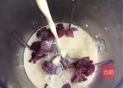 Illustration of how to make purple sweet potato milkshake 4 
