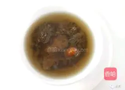 Illustration of chrysanthemum and pork liver soup to nourish the liver and improve eyesight.6
