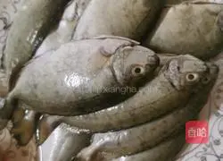 Illustration of how to make fresh and sweet fish mustard soup 1